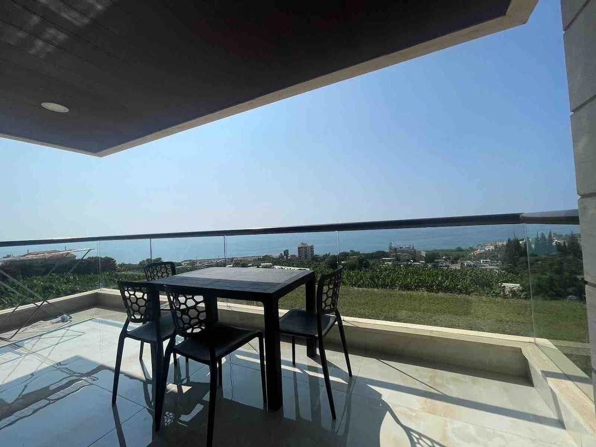 3 BR apartment with sea view