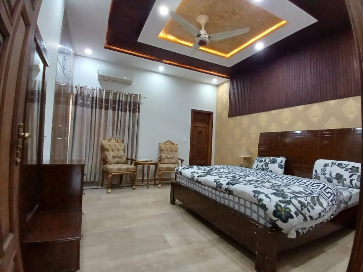 6 bedrooms luxurious house in Bahria