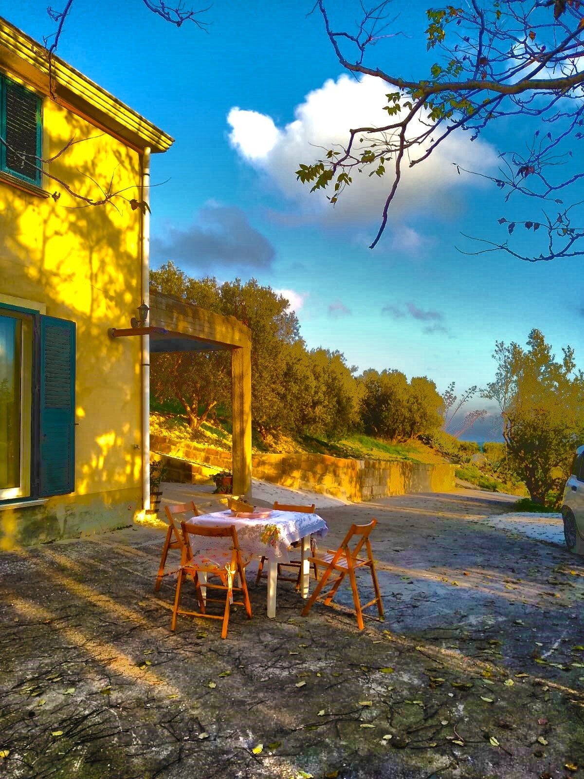 LOVELY COUNTRY HOUSE IN SICILY
