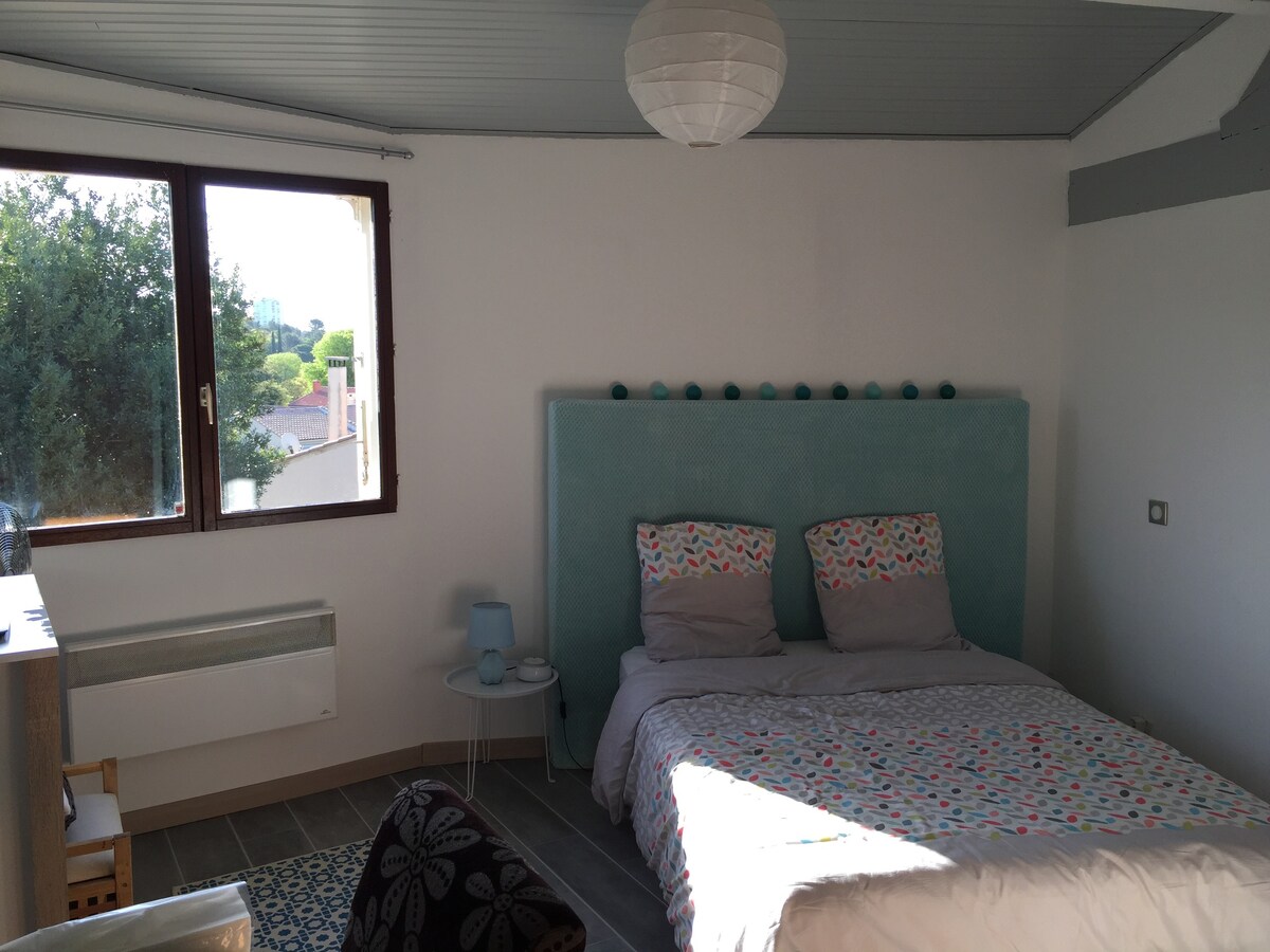 Large bedroom in Nimes Carémeau