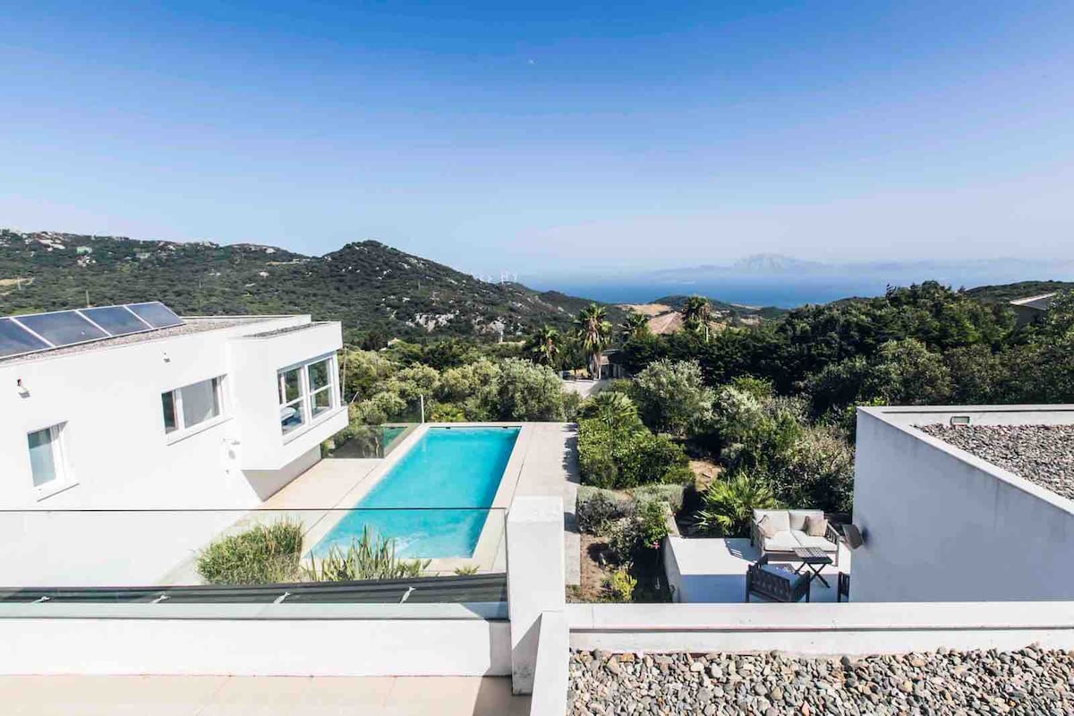 Villa de diseño en Tarifa con vistas la estrecho