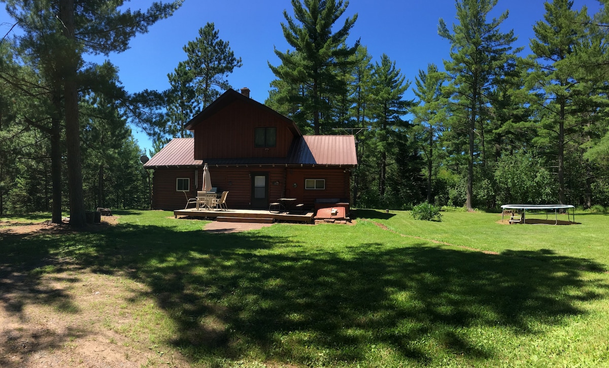 3 Bed, 2 Bath, Secluded Cabin, Trail 8 Access