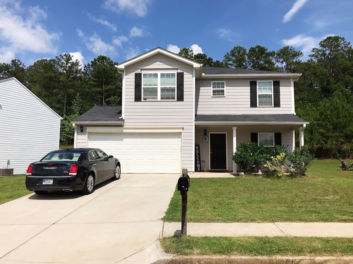 Cozy and large bedroom in Villa Rica GA