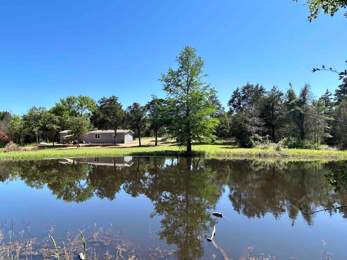 Secluded 10 Acres - Fishing, Dog Paradise & Wi-Fi