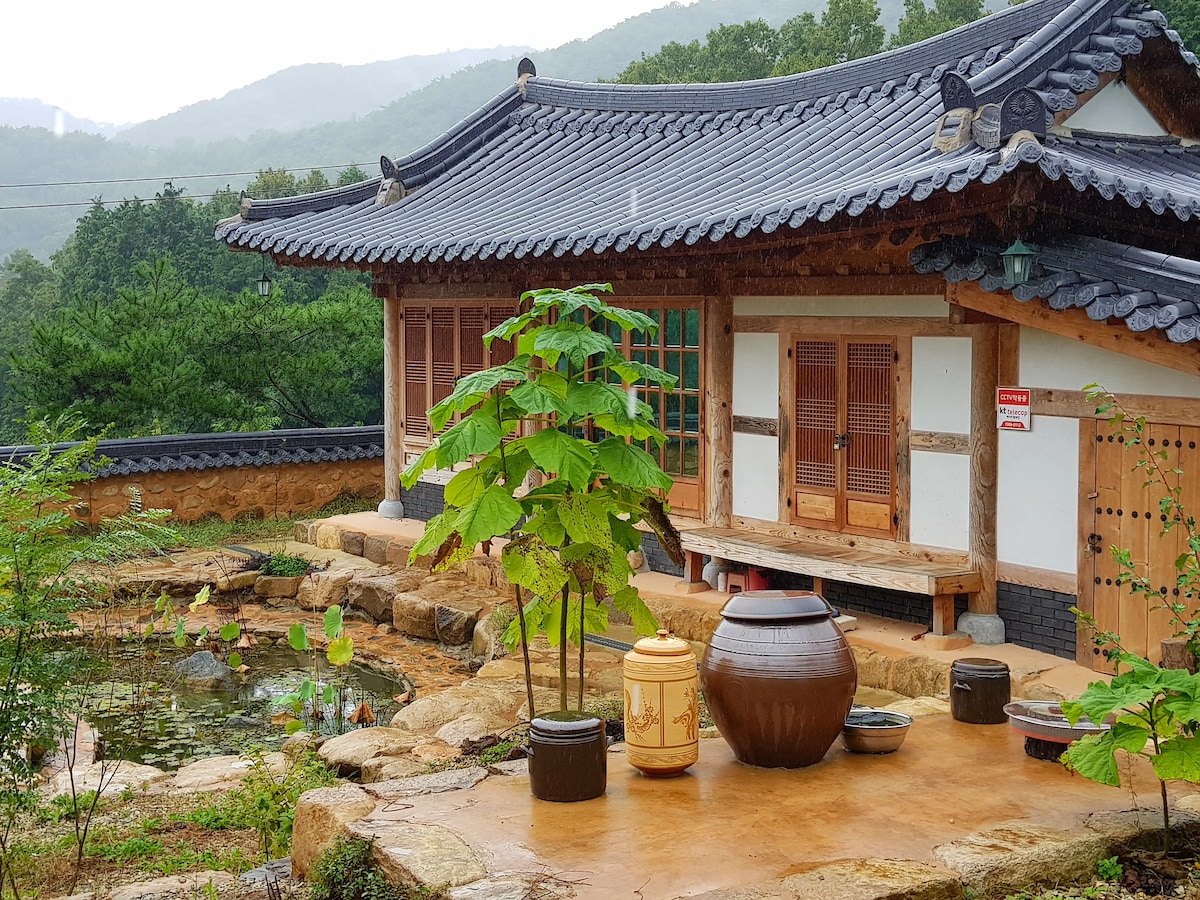 Hanok Love House -柏树林，木柴烤架房间2 ，传统茶室，池塘