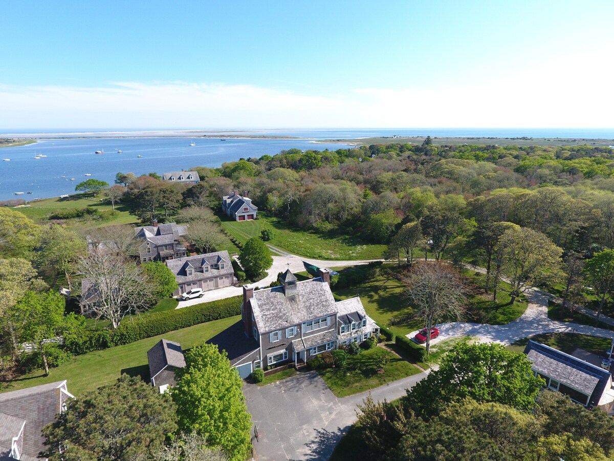 The Wynfal - Historic home with private beach