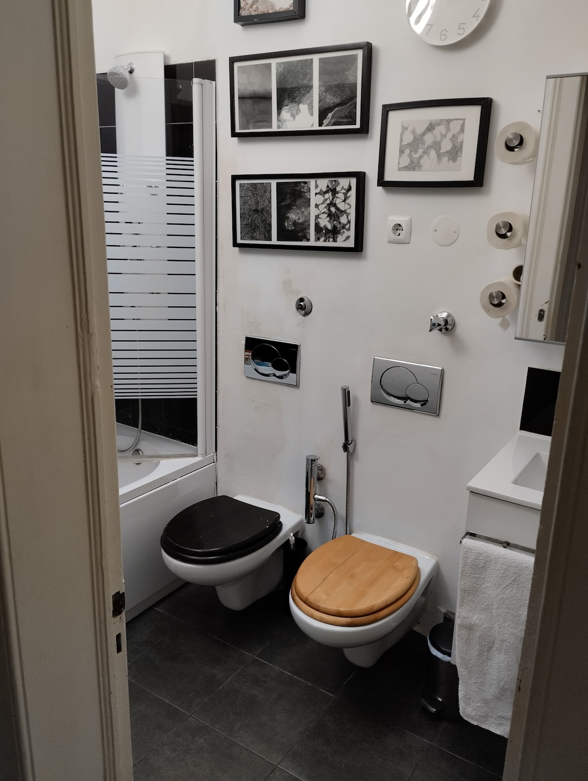 Small double room  with a shared bathroom.