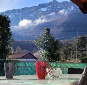 Terrasse au calme vue montagnes