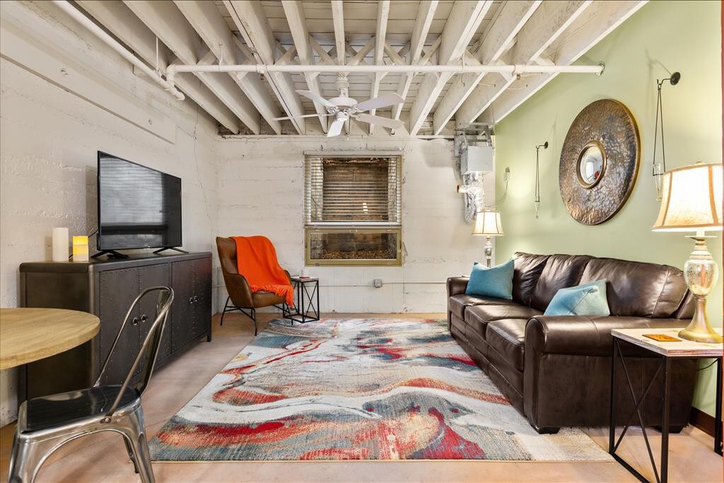 Chic Off Grid Apt in the Heart of Dtwn Billings!