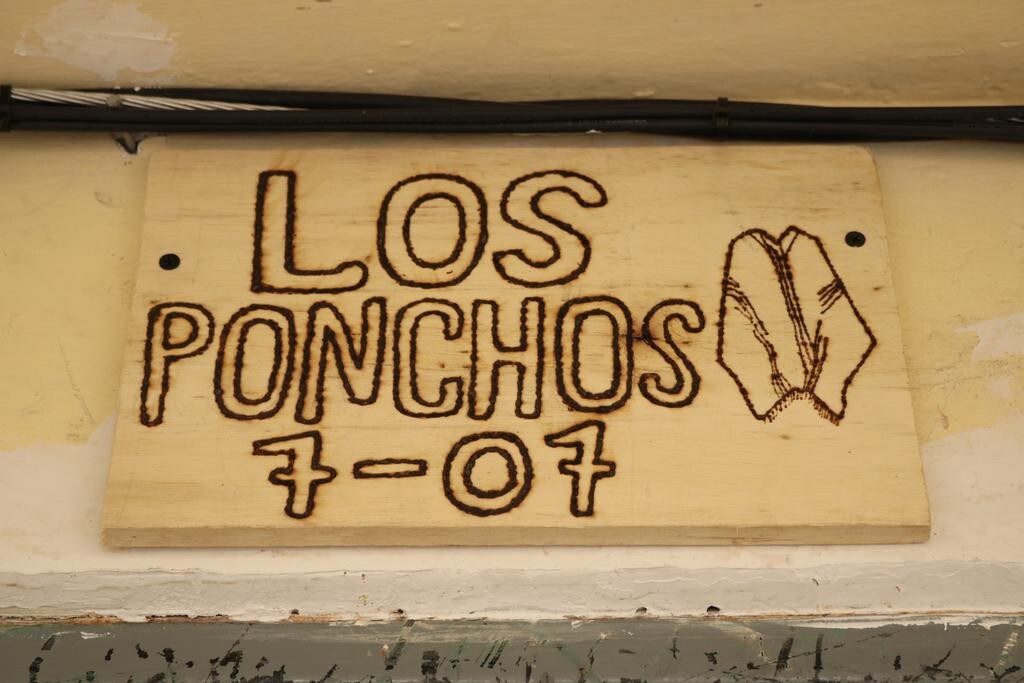 Paza de Ponchos家庭房和独立卫生间
