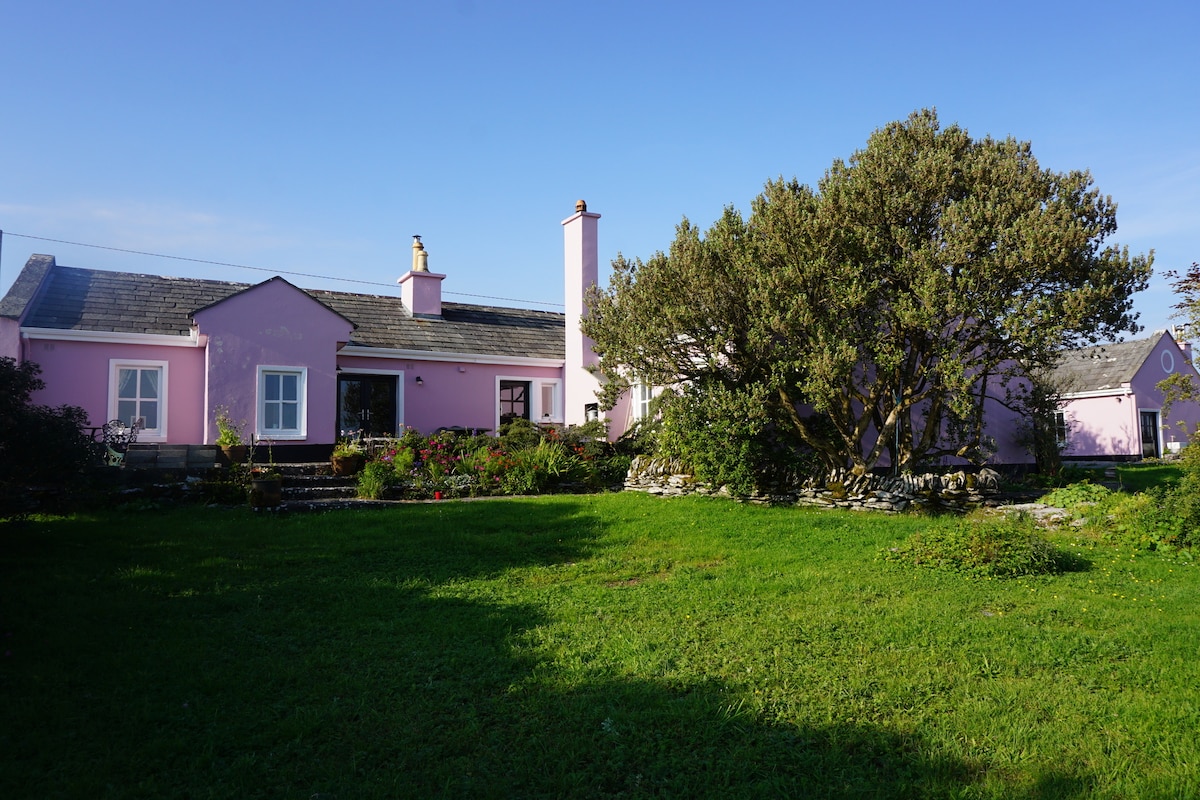 Burren Luxury - Spacious, Secluded, Sleeps 8