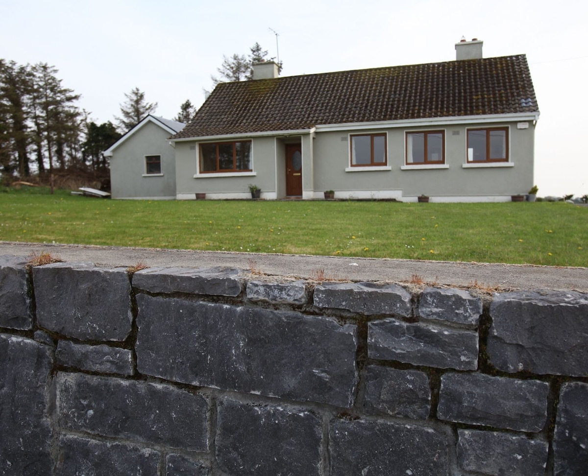 Lovely cottage bungalow in County Mayo.