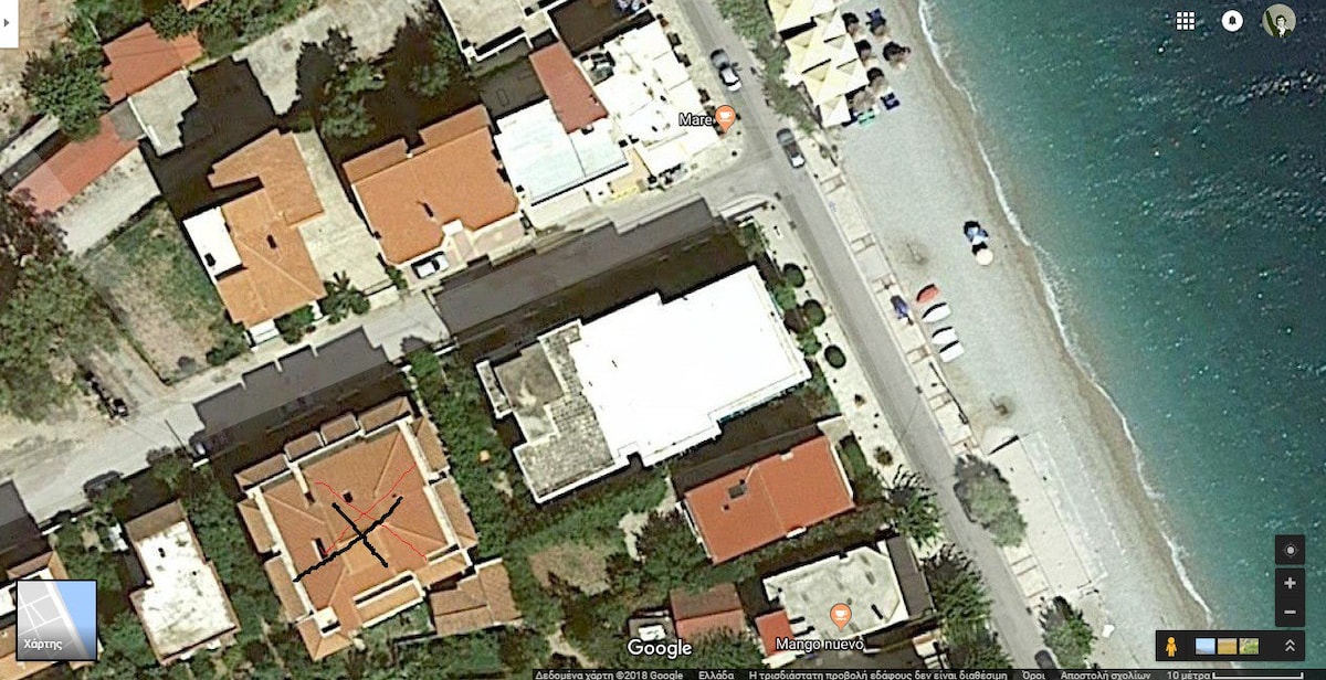 可俯瞰科林西亚湾的阿克拉塔公寓。