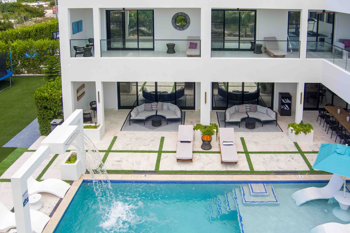 BRAND NEW 3 bedroom modern luxury Villa
