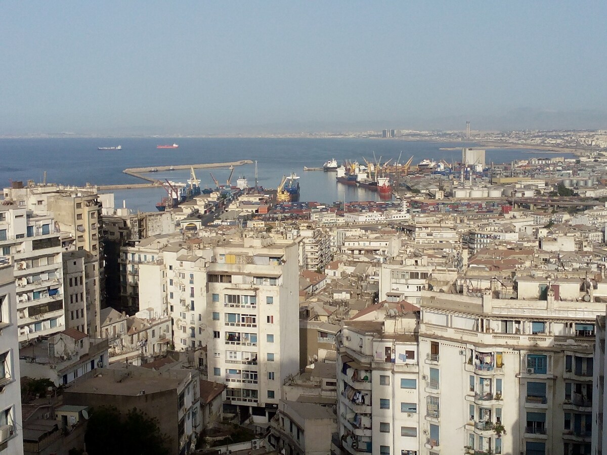 Vue sur le port et La Baie d'Alger