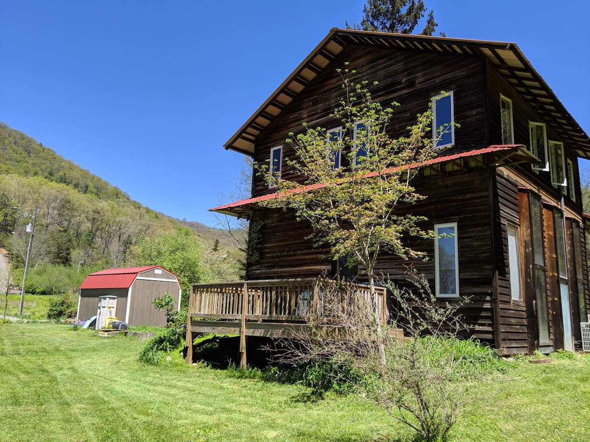 The Loft - A Mountain Retreat