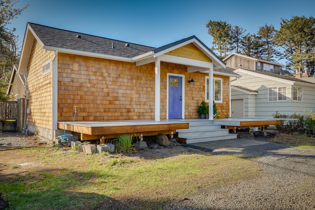 拉奇街海滩小屋（ Larch Street Beach Cottage ） -坎农海滩（ Cannon Beach ）市中心