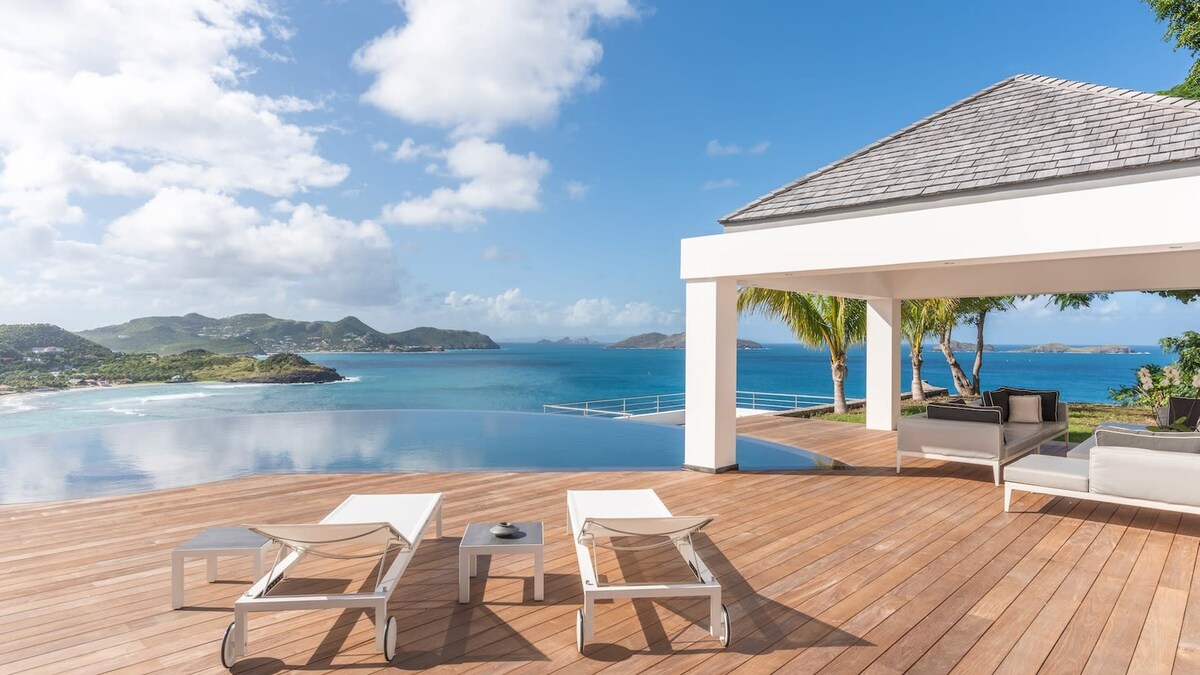 Grand Classic Villa with Stunning Islands Views