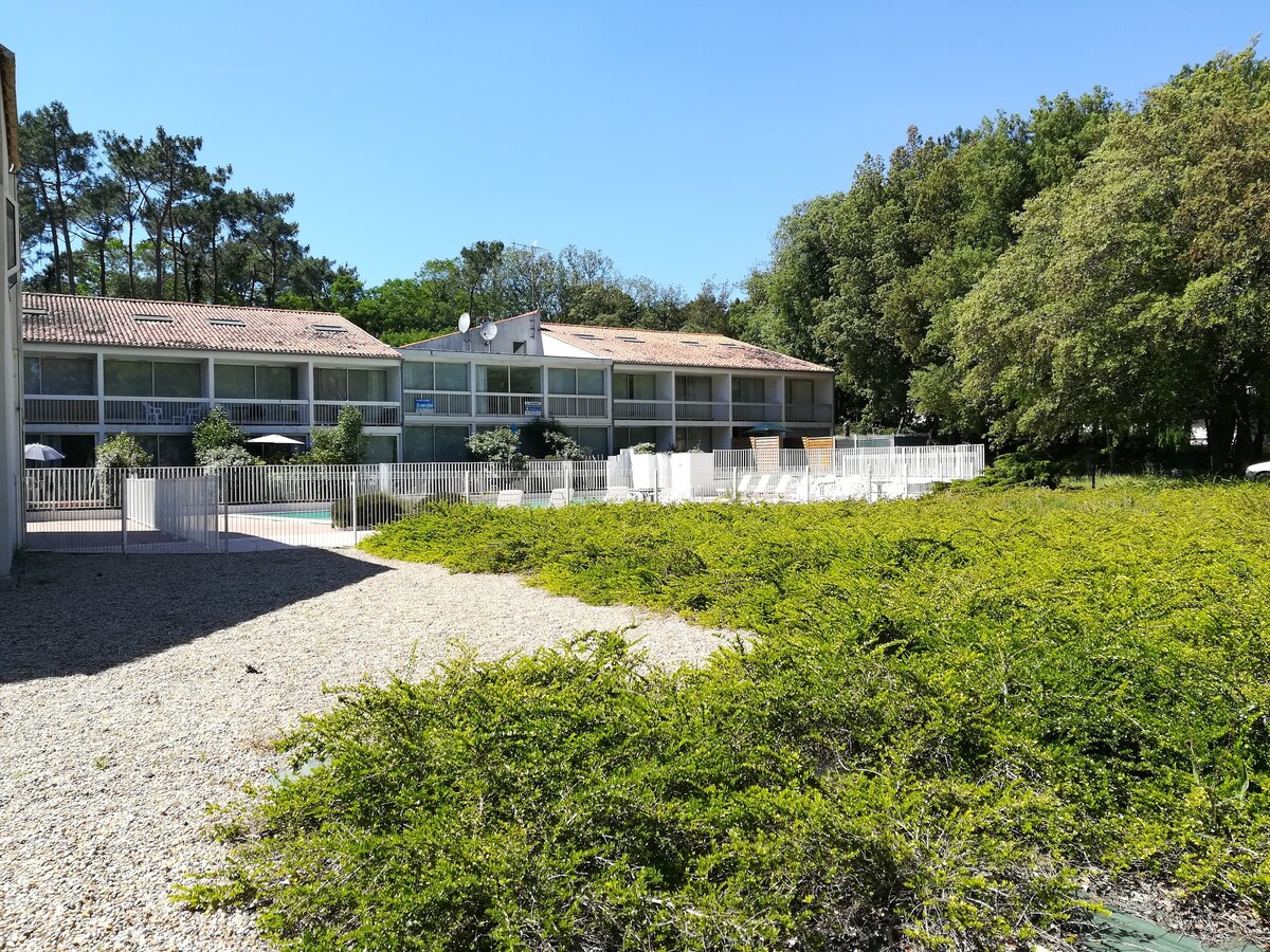 Studio Jard sur Vendée ，配备游泳池和无线网络