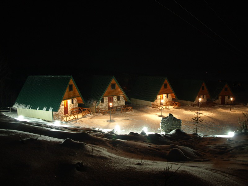 杜米托平房（ Durmitor Bungalows ）