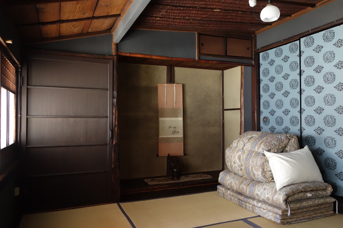 这是一间客栈和日式客房（榻榻米） ，适合想要安静地度过美好时光的人/京町屋（ Kyomachiya ） ，拥有登记的有形文化财产。