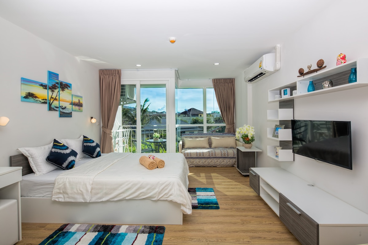 卡塔海滩上设备齐全的单间公寓，距离海滩仅900米