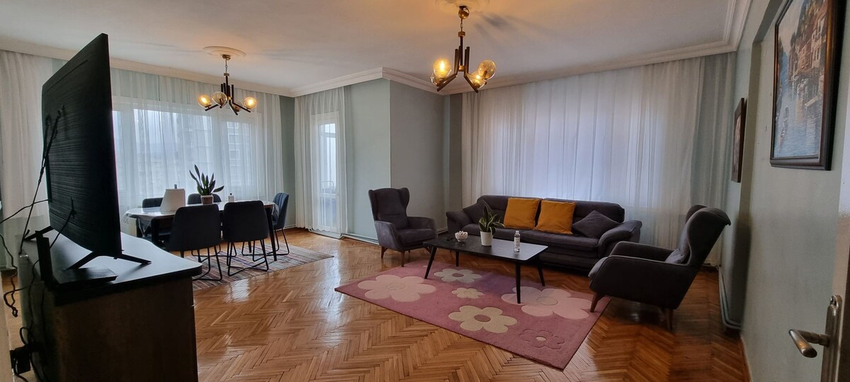 Big Room, Near the Bostancı Metro Station (M4).