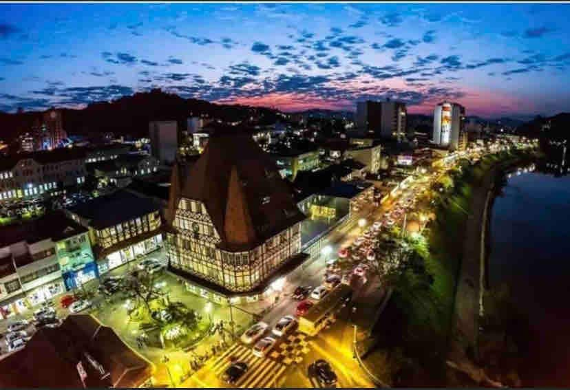 Blumenau Loft 01 -配有空气和车库4.50米