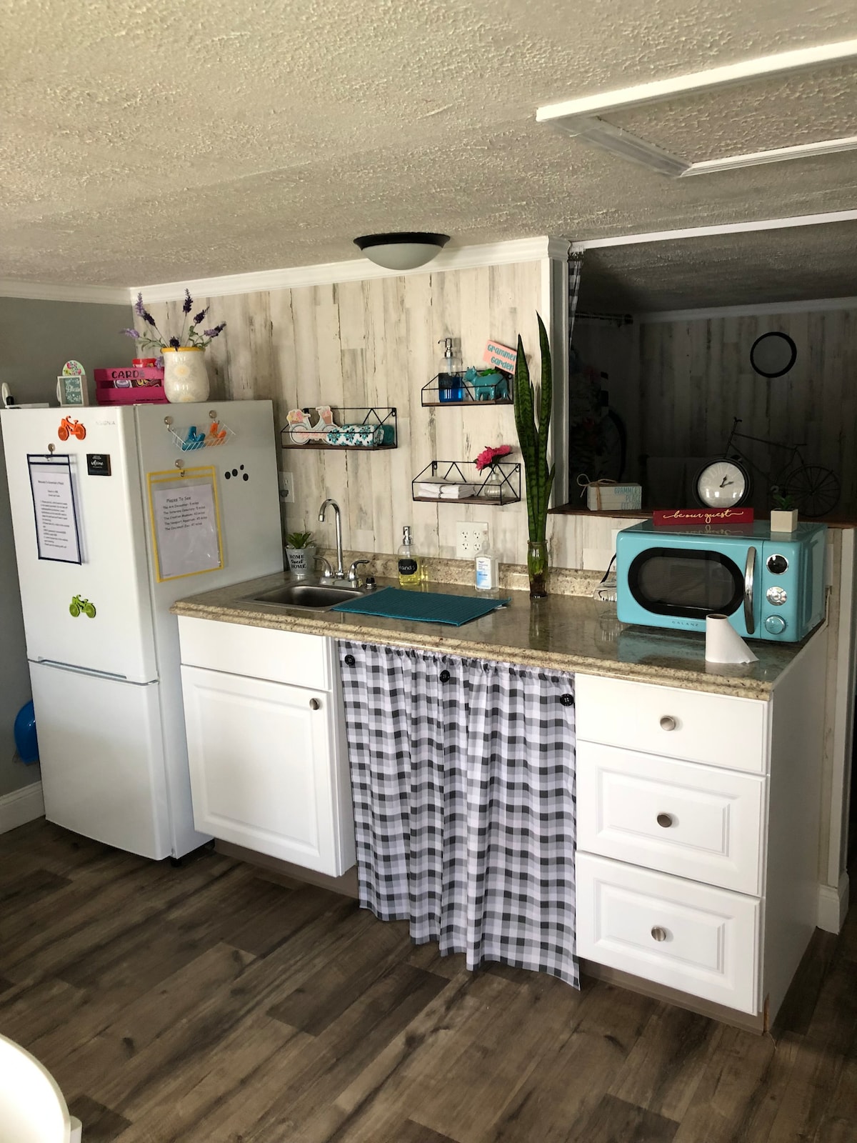 Tiny Home/Newly Renovated/5 miles to ARK