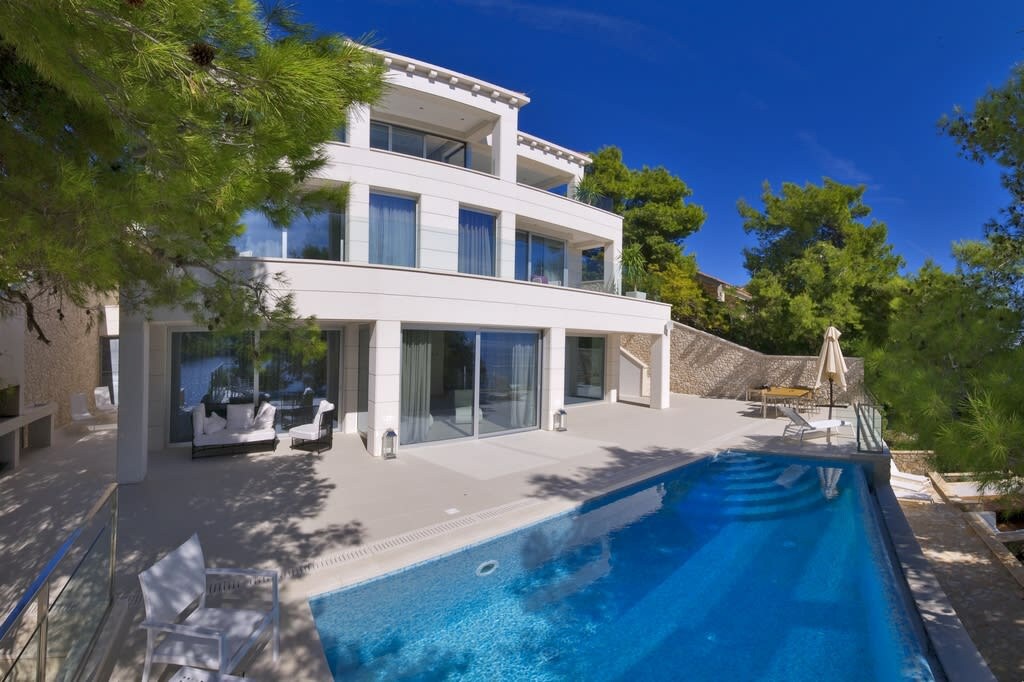 Fabulous Jewel Villa with Spacious Terraces