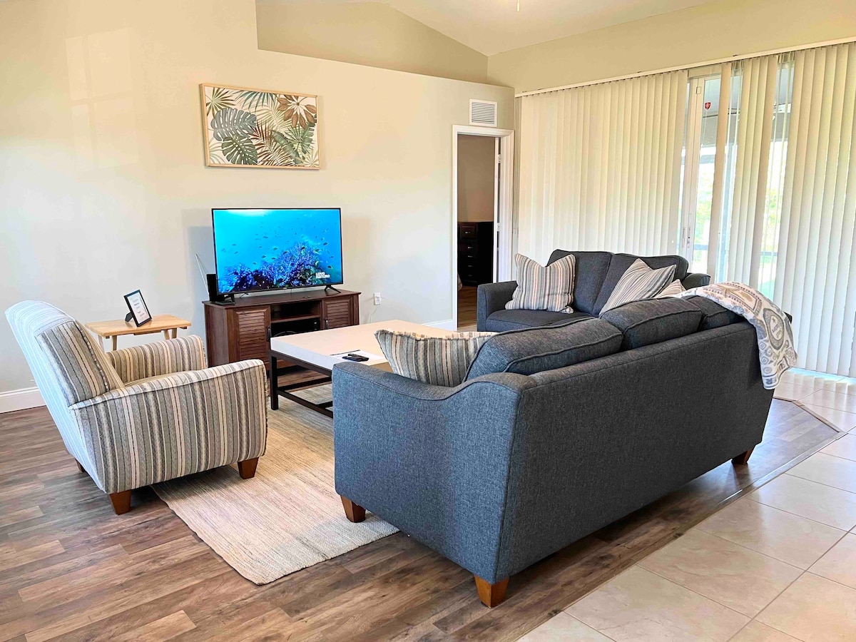 Clean & comfortable 3/2 Close to Airport/FGCU