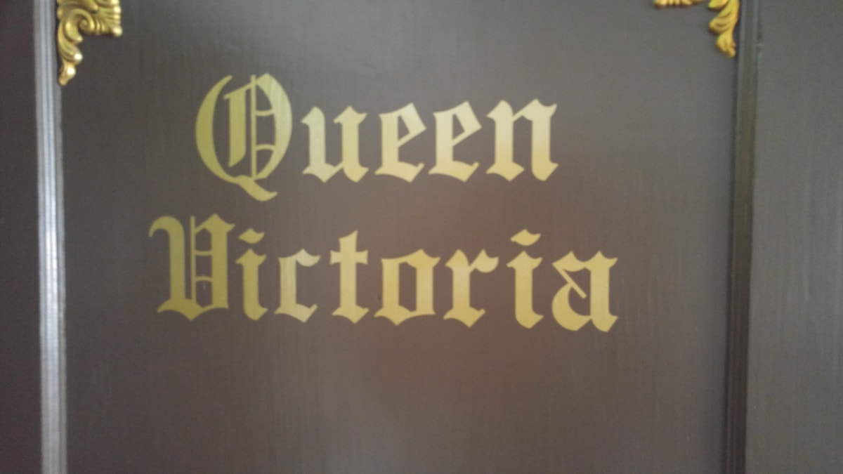 Queen Victoria Suite - The Inn of Glen Haven