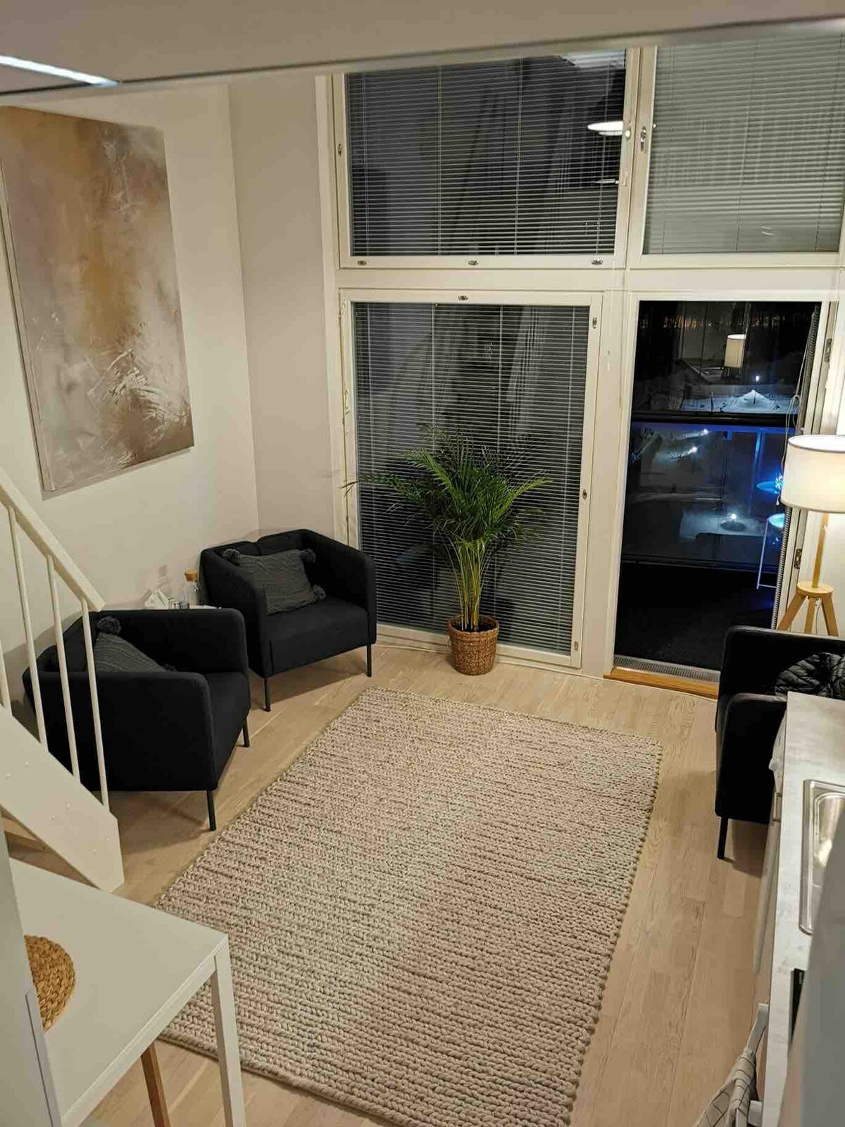 豪华明亮的单间公寓，位于Härälä海滩的阁楼