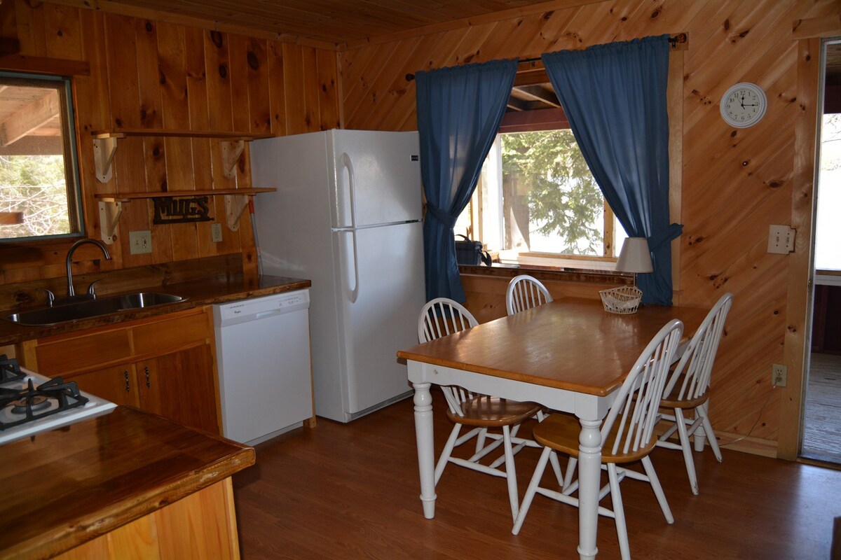 舒适的2卧室小木屋，距离原始的阿明顿湖（ Lake Armington ）英寸