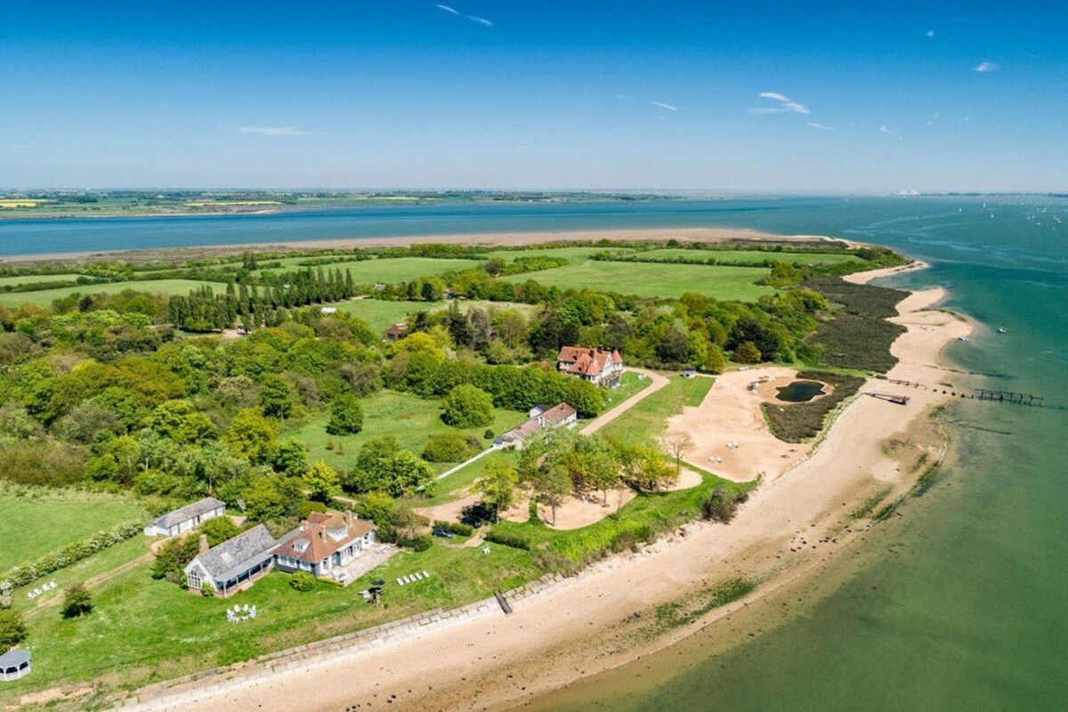 Puffin Burrow / 1-bed home on Osea Island, Essex