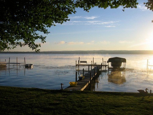 Lakefront Cottage with dock, wi-fi, hammock, VIEWS