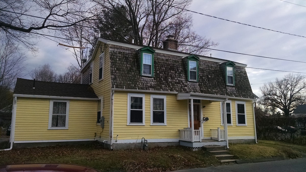 Cherry St. Historic Home - Blue Rm