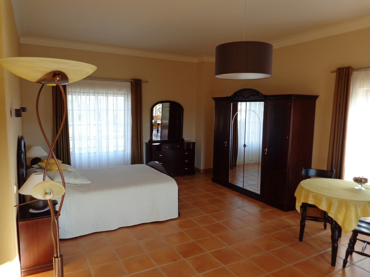 A Verdade -宽敞的客房，带休息区
