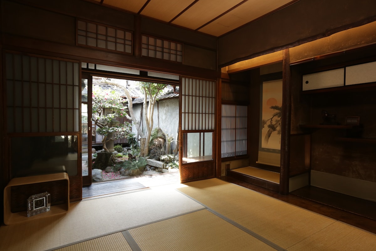 这是一个翻新的日式房间，带独立花园。含免费早餐！ ！