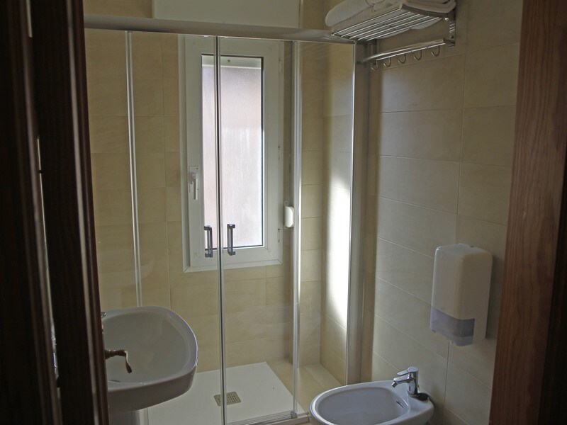 Twin room-Ensuite with Shower