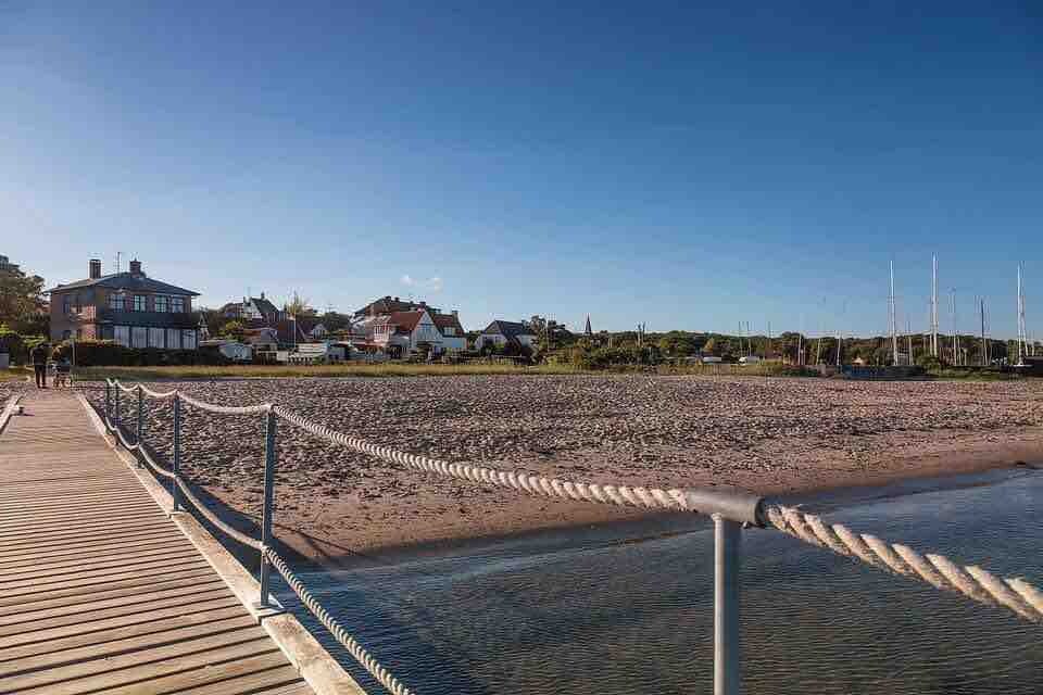 Spacious beachnear villa. Boat! Jacuzzi!  Bikes!