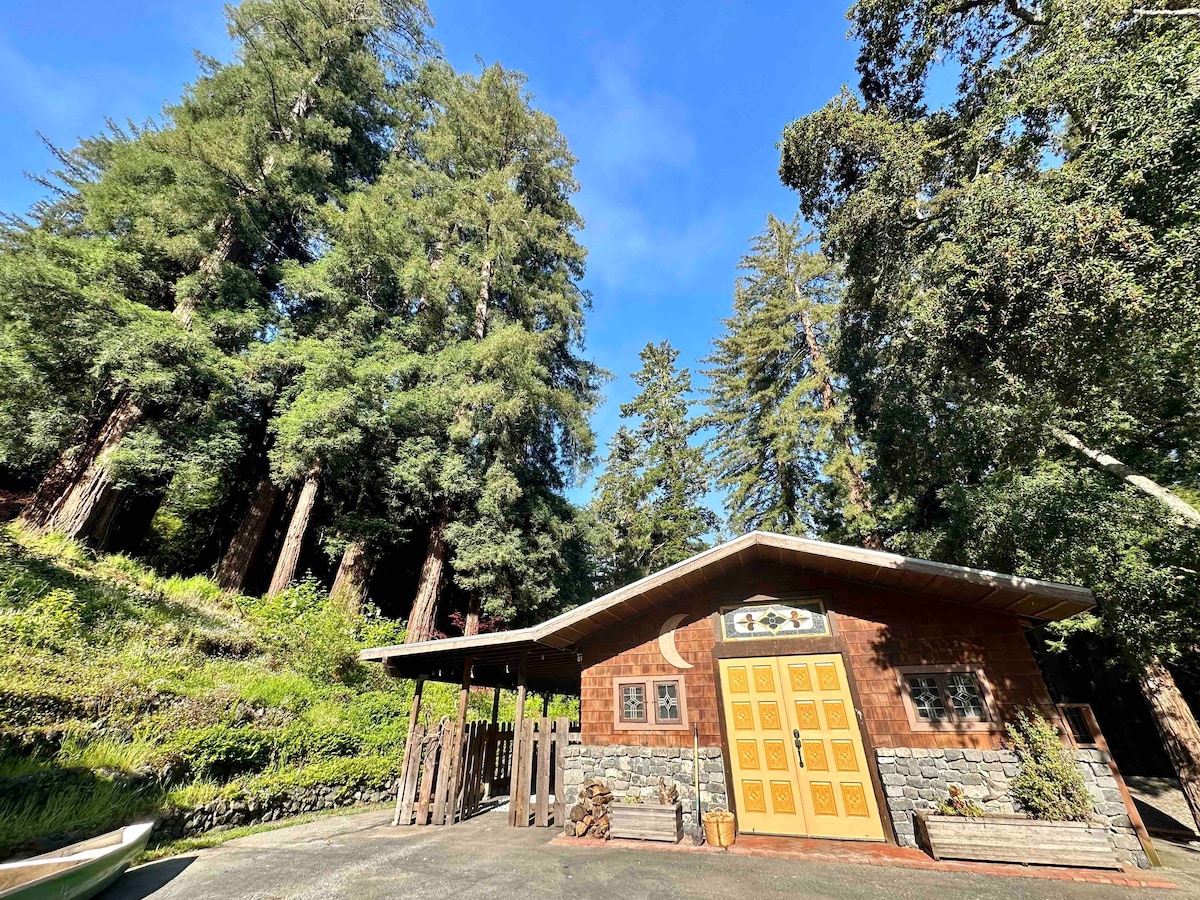 Edge of the Redwoods ，温馨的小木屋度假胜地