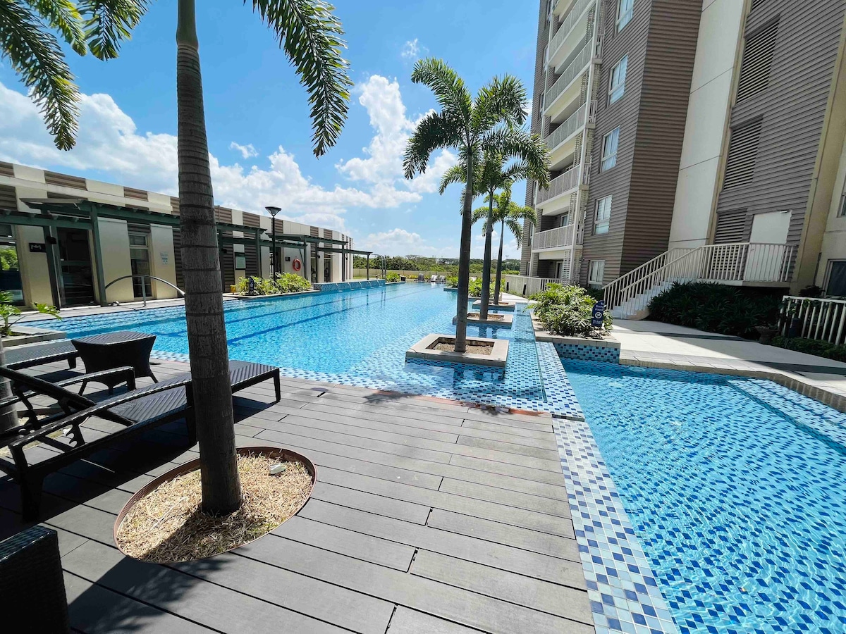 Entire Condominium Cozy Unit with access to pool