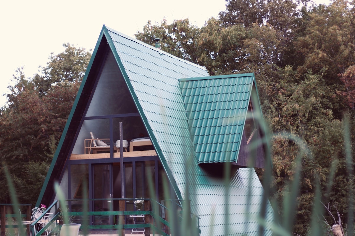 A frame self sustainable cottage, go a eco warrior