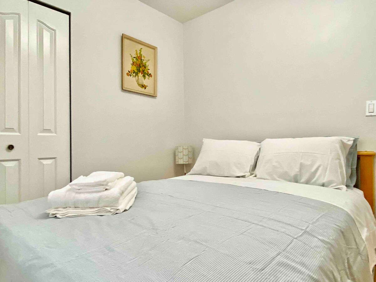 Metrotown Cozy 3-Bedroom Suite in Burnaby