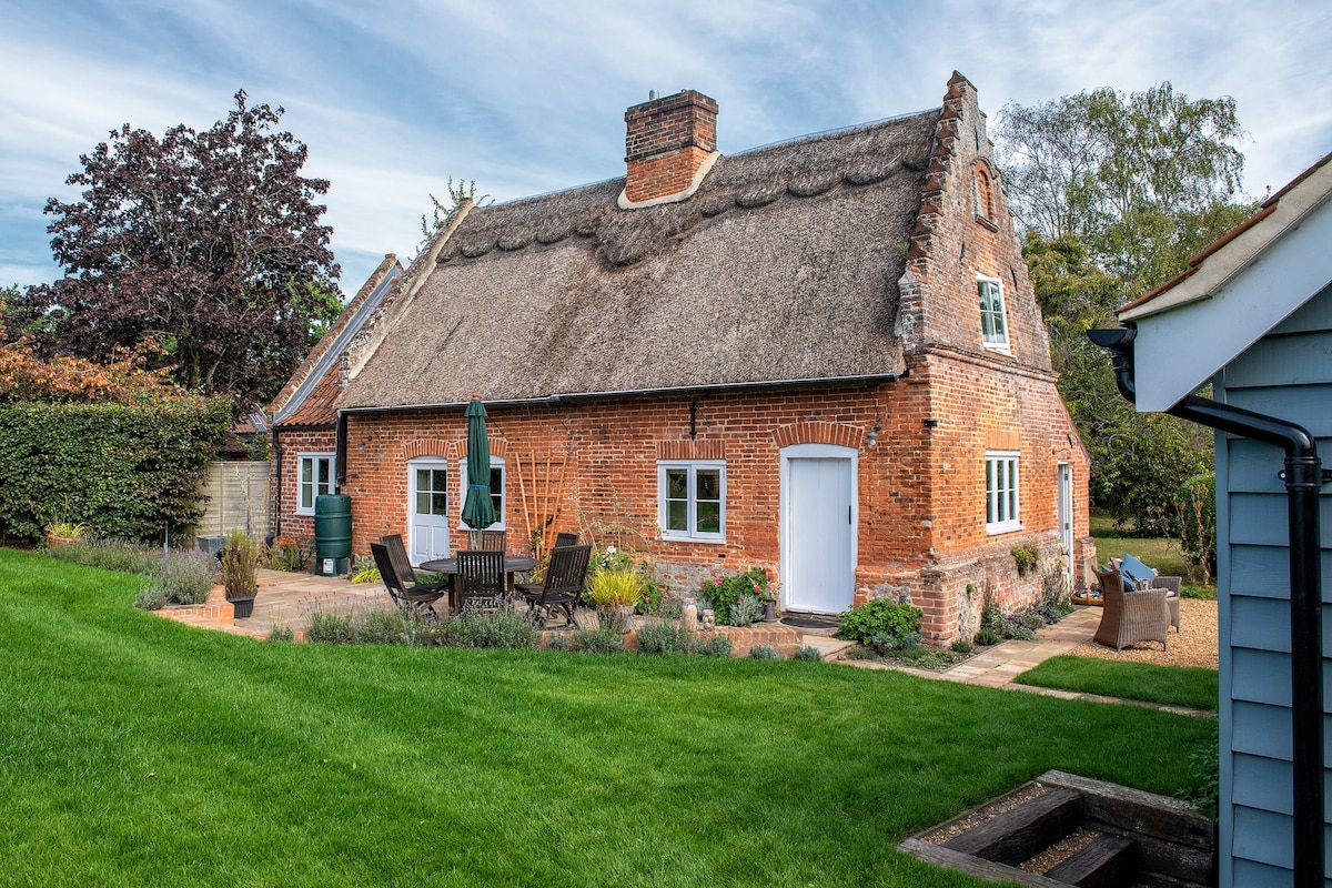 Charming country cottage hideaway