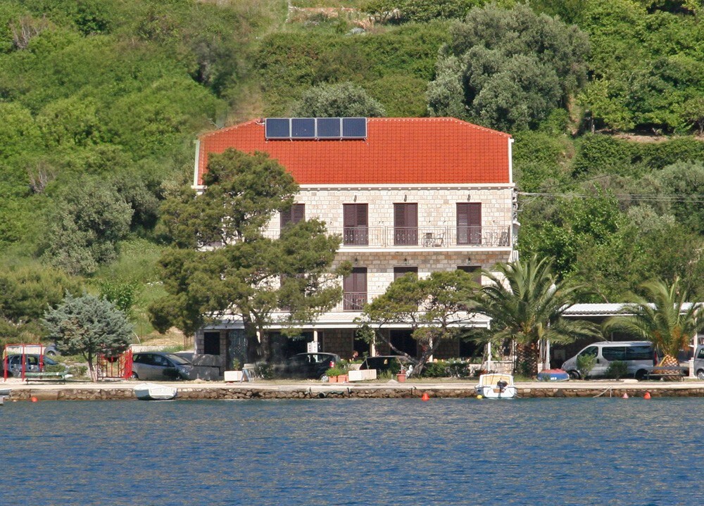 V2 ） - Leona别墅，距离海边10米， 140平方米