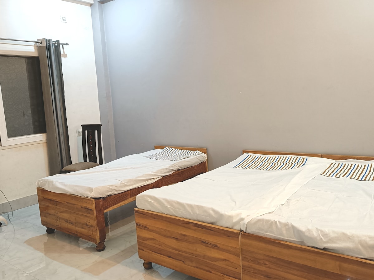 Luxurious 2BHK AC studio apt 20 minutes from Ghats