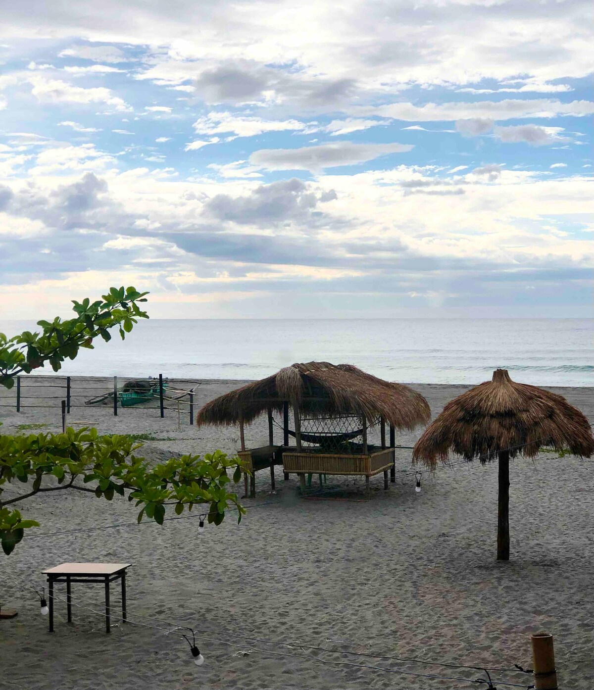 Private room with beach frontview in liwliwa