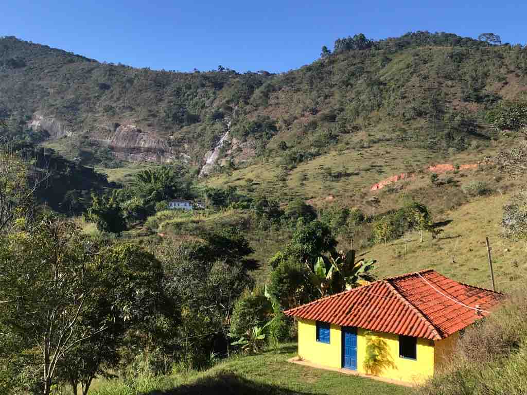 Casa refúgio, aonde nasce o sol e a cachoeira.